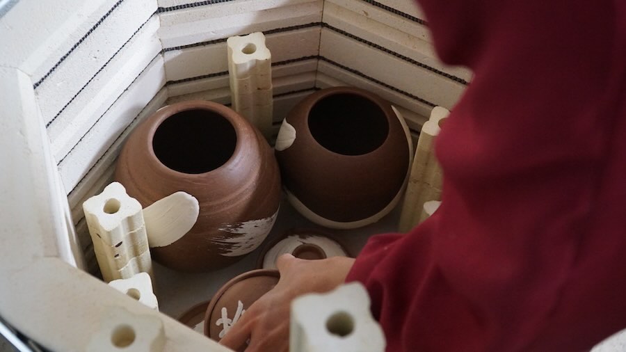 Intermediate pottery wheel throwing class in Irvine